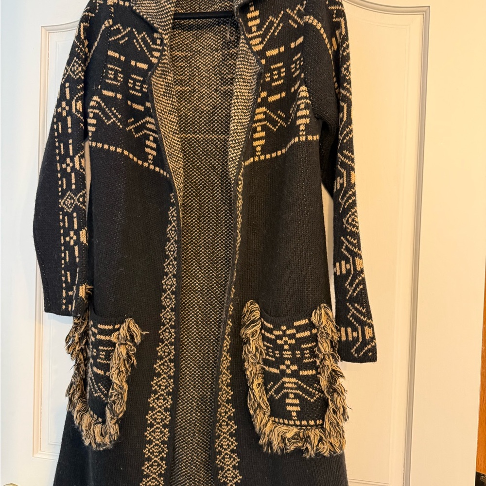 Elegant Black and Tan Patterned Cardigan